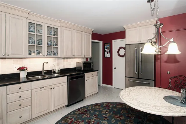 $739,000 | 660 Old Barn Road, Unit F24, Lake Barrington, IL 60010