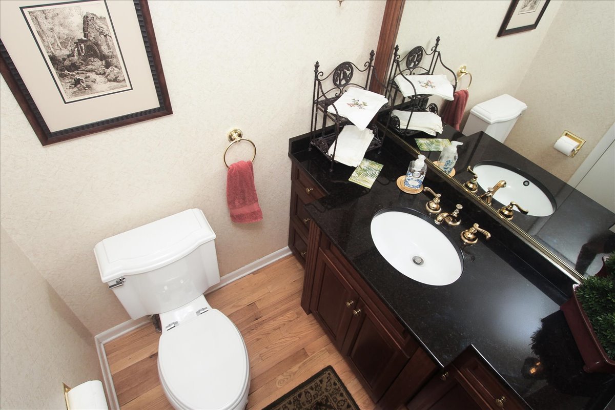 660 Old Barn Road, Unit F24 Lake Barrington, IL 60010 - Photo 18 of 54