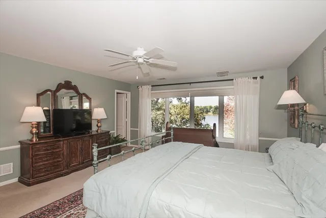 $739,000 | 660 Old Barn Road, Unit F24, Lake Barrington, IL 60010