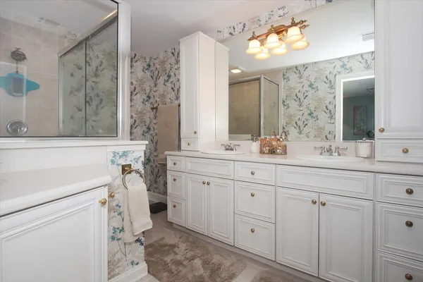 $739,000 | 660 Old Barn Road, Unit F24, Lake Barrington, IL 60010