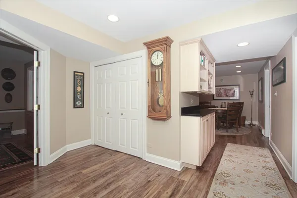 $739,000 | 660 Old Barn Road, Unit F24, Lake Barrington, IL 60010