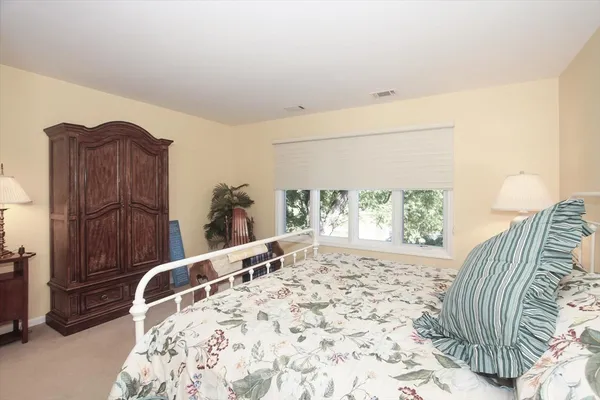 $739,000 | 660 Old Barn Road, Unit F24, Lake Barrington, IL 60010