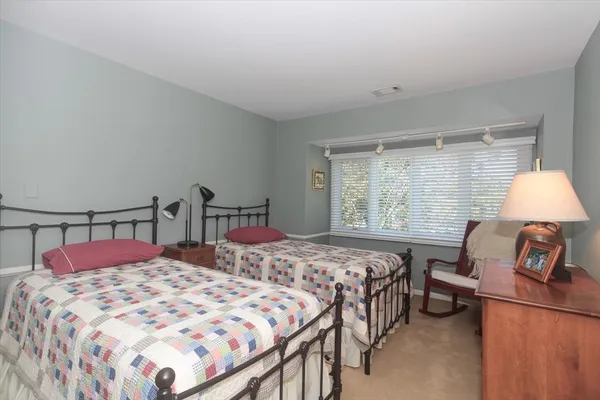$739,000 | 660 Old Barn Road, Unit F24, Lake Barrington, IL 60010