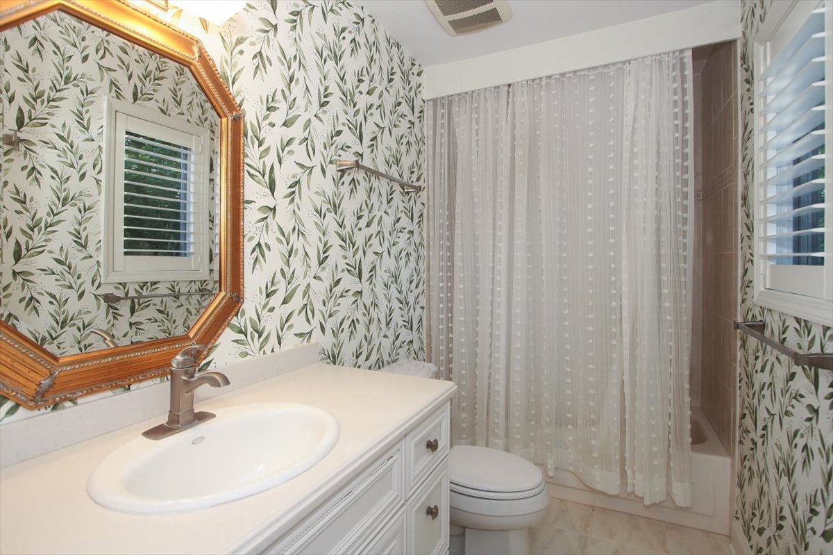 660 Old Barn Road, Unit F24 Lake Barrington, IL 60010 - Photo 27 of 54