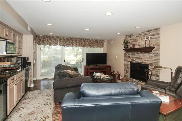 $739,000 | 660 Old Barn Road, Unit F24, Lake Barrington, IL 60010