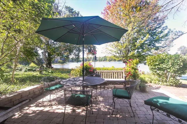 $739,000 | 660 Old Barn Road, Unit F24, Lake Barrington, IL 60010