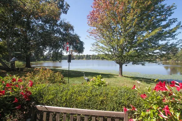 $739,000 | 660 Old Barn Road, Unit F24, Lake Barrington, IL 60010