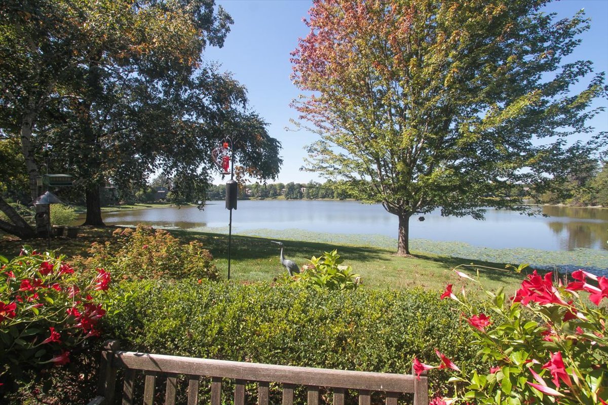 660 Old Barn Road, Unit F24 Lake Barrington, IL 60010 - Photo 37 of 54