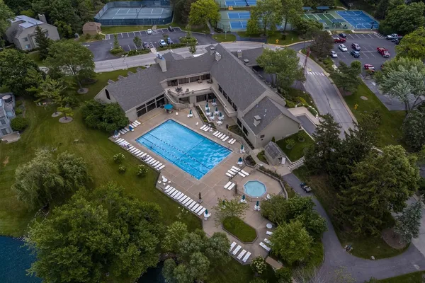 $739,000 | 660 Old Barn Road, Unit F24, Lake Barrington, IL 60010
