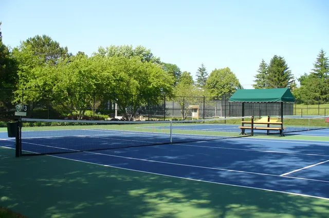 $739,000 | 660 Old Barn Road, Unit F24, Lake Barrington, IL 60010