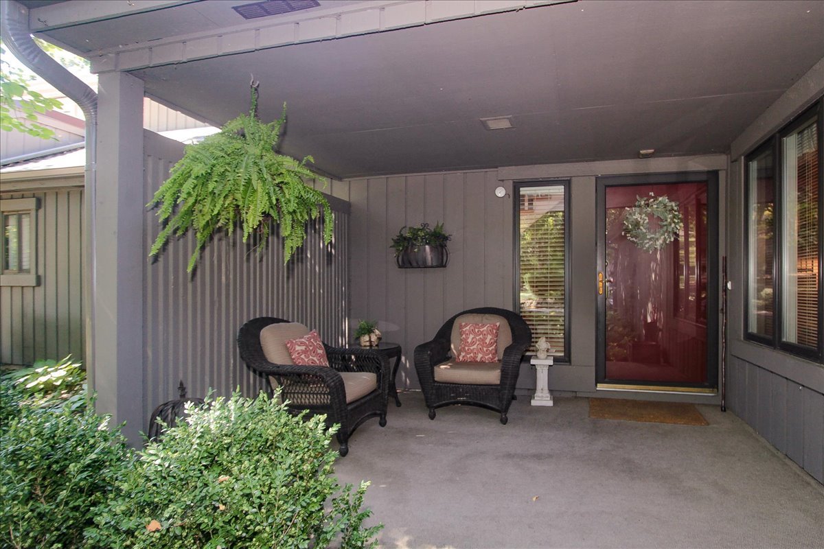 660 Old Barn Road, Unit F24 Lake Barrington, IL 60010 - Photo 5 of 54