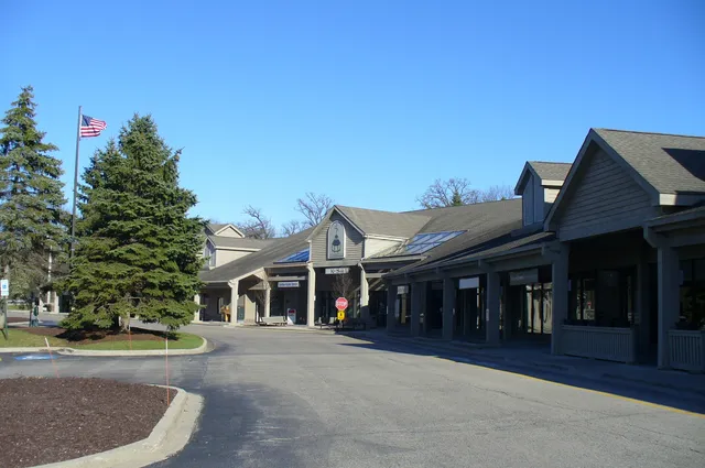 $739,000 | 660 Old Barn Road, Unit F24, Lake Barrington, IL 60010