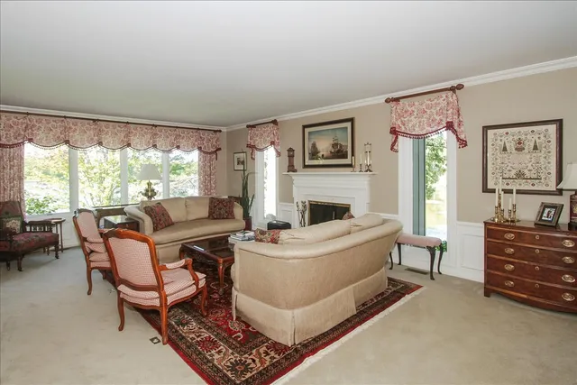 $739,000 | 660 Old Barn Road, Unit F24, Lake Barrington, IL 60010