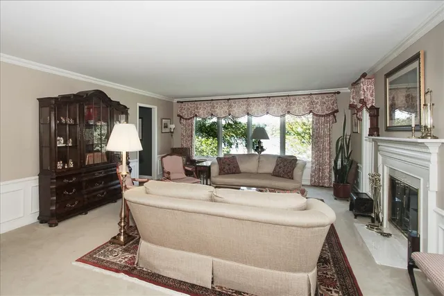 $739,000 | 660 Old Barn Road, Unit F24, Lake Barrington, IL 60010