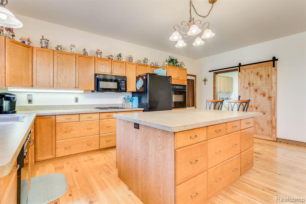 8614 Kilgore Road Avoca, MI 48006 - Photo 6 of 44