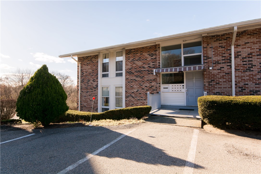 349 Main Road, Unit 201 Tiverton, RI 02878 - Photo 3 of 39