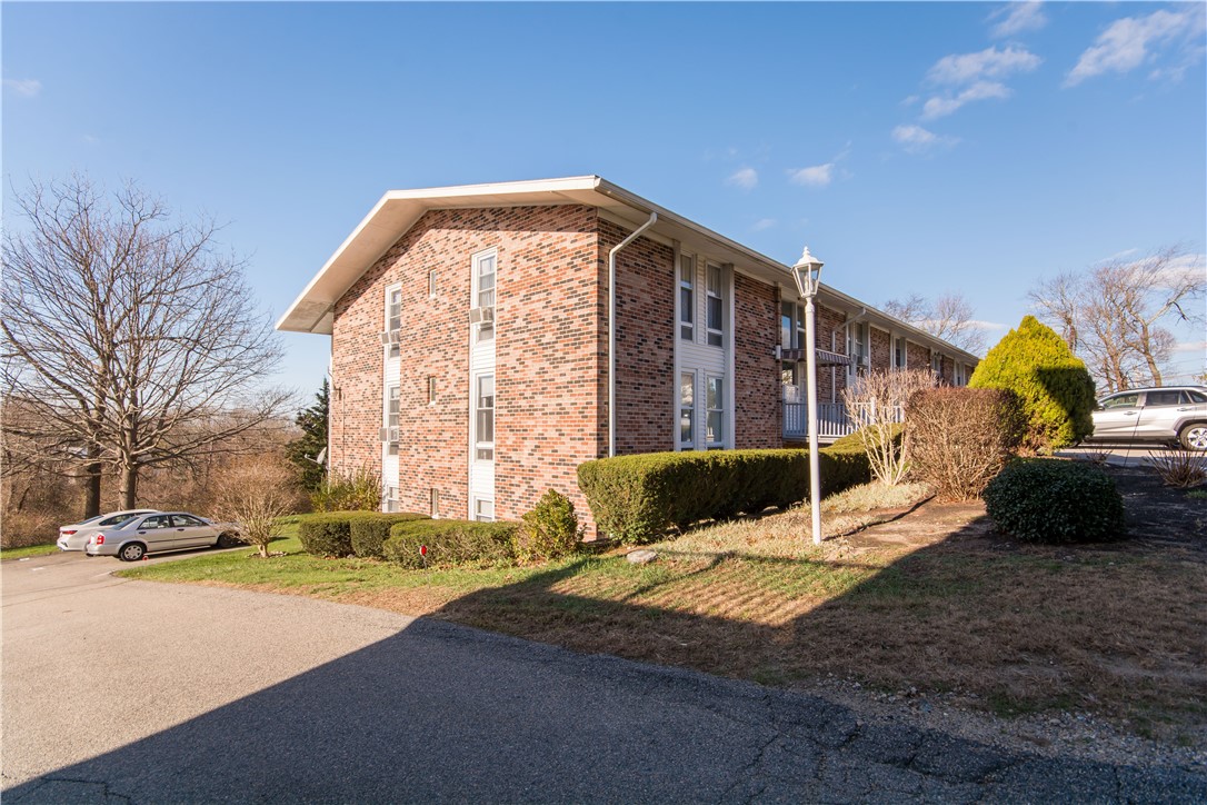 349 Main Road, Unit 201 Tiverton, RI 02878 - Photo 4 of 39