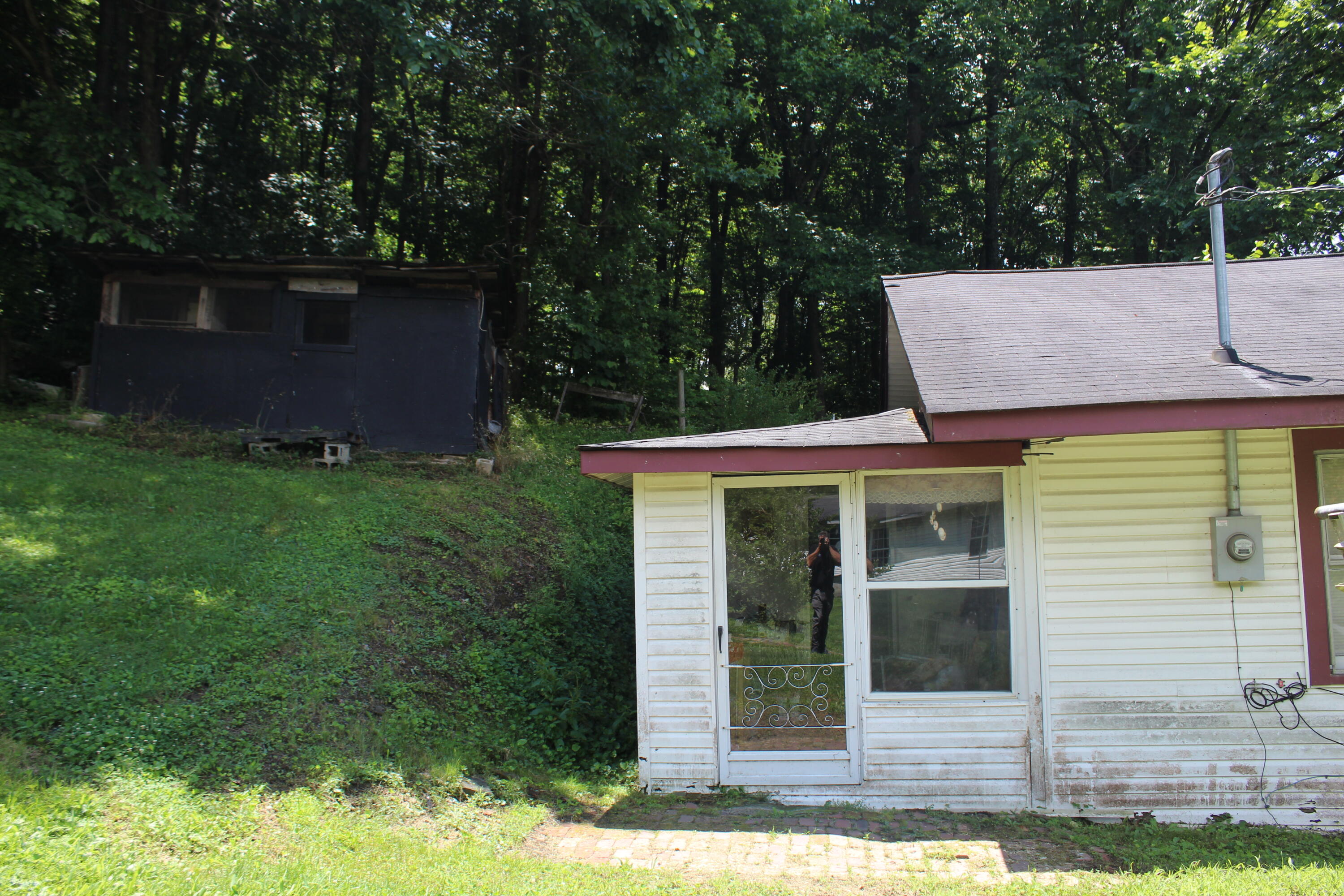 121 Home Run Road Middlesboro, KY 40965 - Photo 7 of 18 IMG_0196
