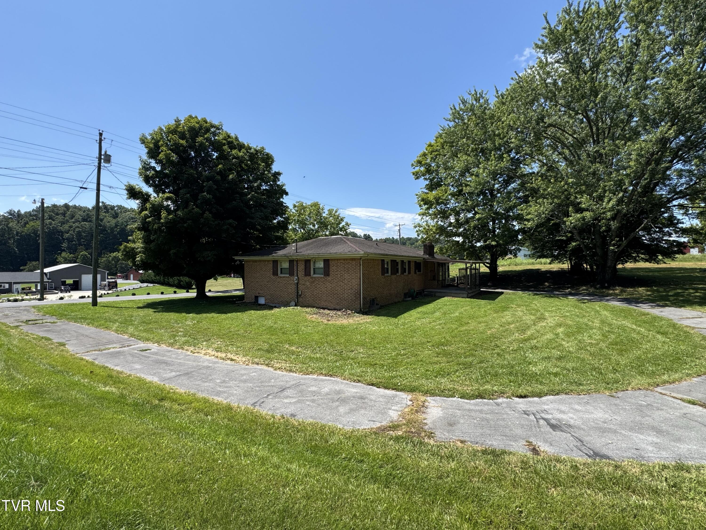 1159 V I Ranch Road Bristol, TN 37620 - Photo 11 of 49 IMG_4006