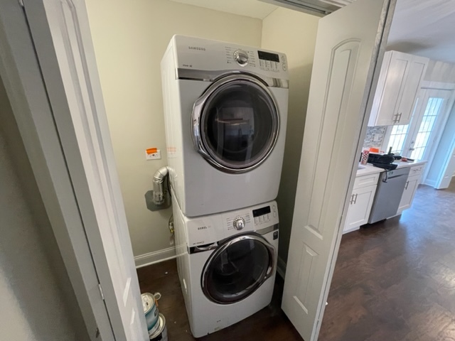 15303 Birch Road Markham, IL 60428 - Photo 11 of 12 a utility room with dryer and washer