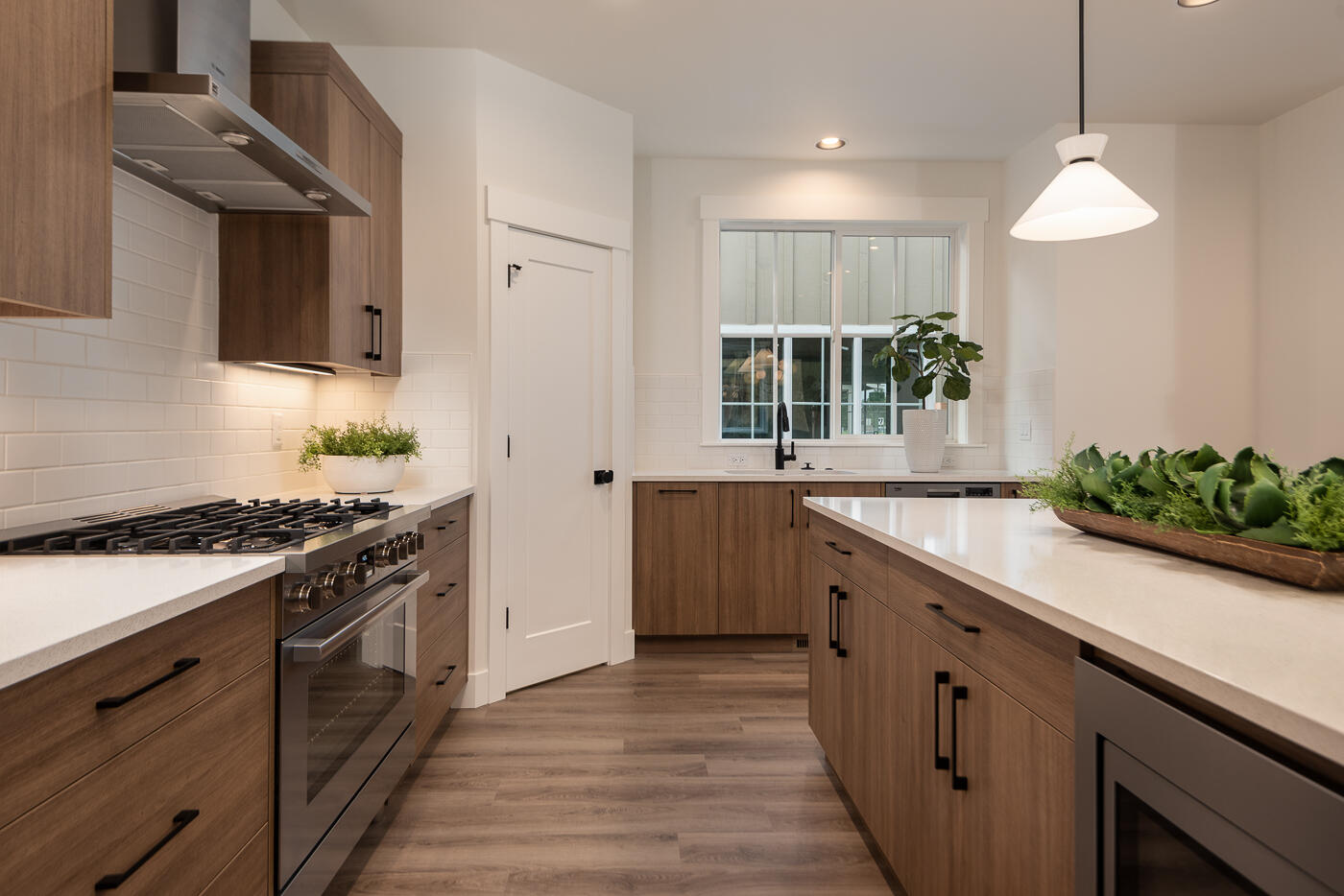 20470 Murphy Road Bend, OR 97702 - Photo 7 of 30 Kitchen