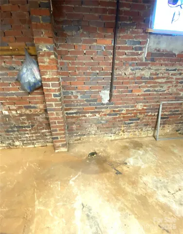 $199,700 | 2842 1st Avenue Northwest, Hickory, NC 28601