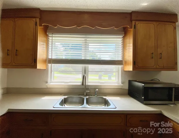 $199,700 | 2842 1st Avenue Northwest, Hickory, NC 28601