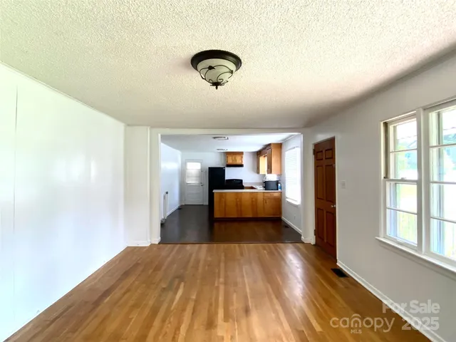$199,700 | 2842 1st Avenue Northwest, Hickory, NC 28601