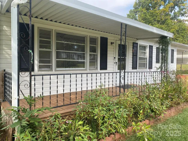 $199,700 | 2842 1st Avenue Northwest, Hickory, NC 28601