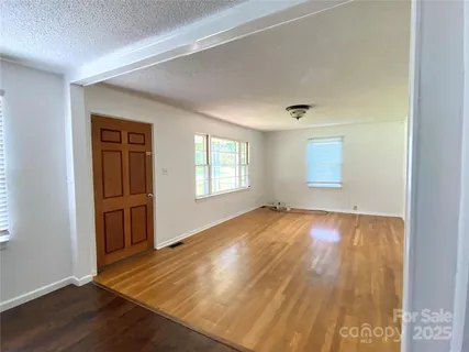 $189,900 | 2842 1st Avenue Northwest, Hickory, NC 28601