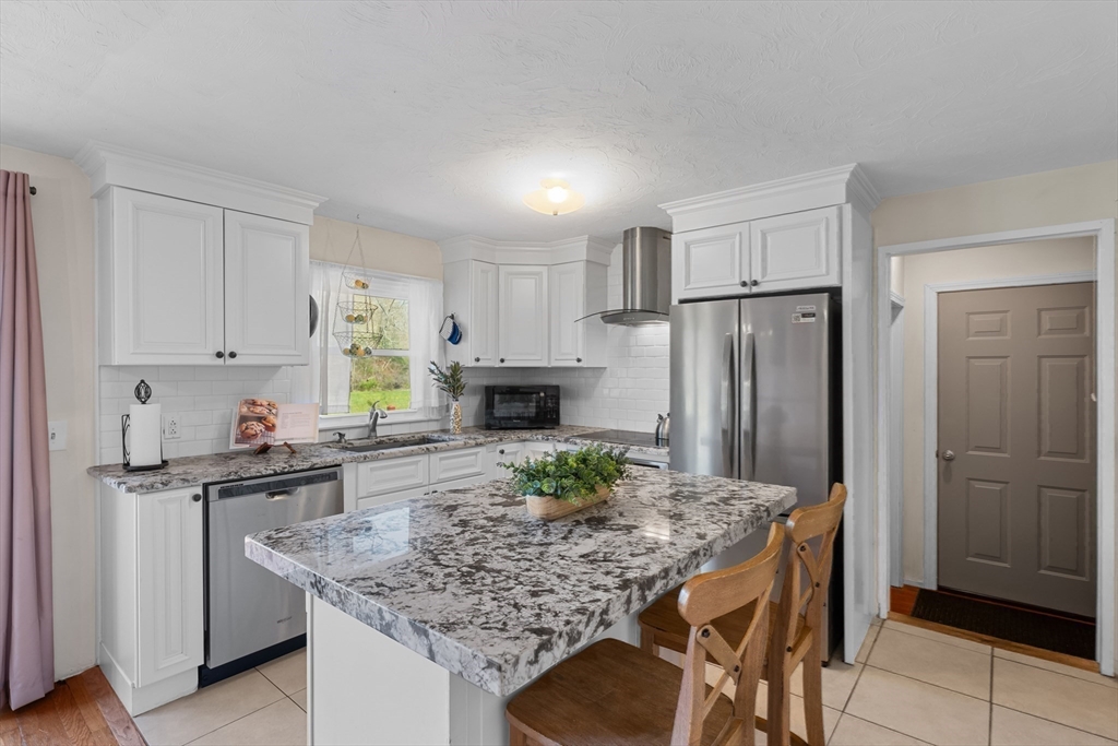 256 Bolton Road Lancaster, MA 01523 - Photo 11 of 39