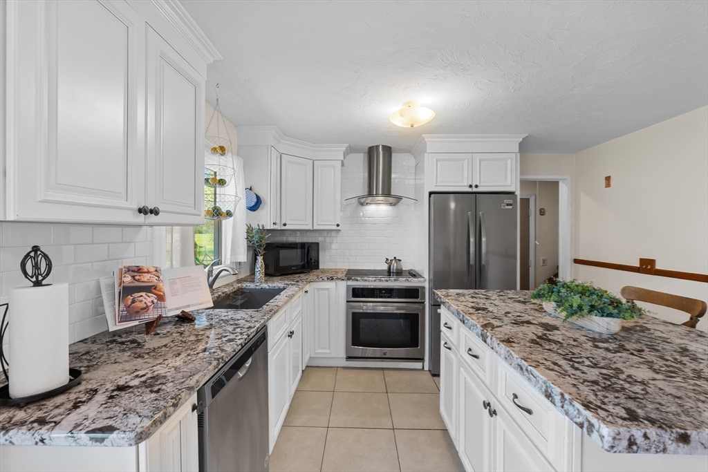256 Bolton Road Lancaster, MA 01523 - Photo 12 of 39