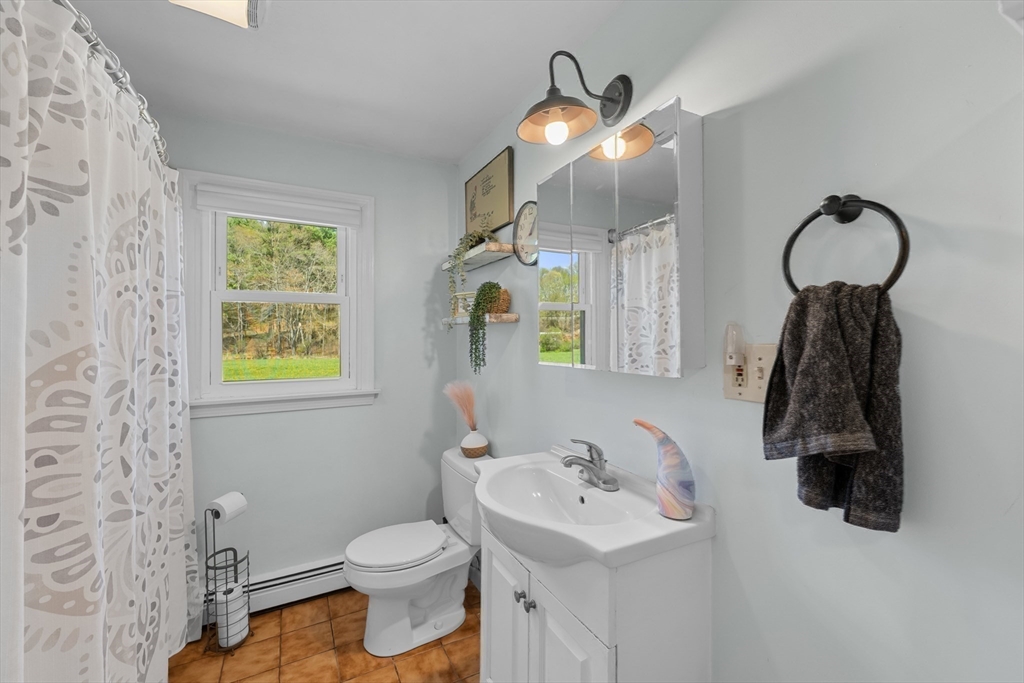 256 Bolton Road Lancaster, MA 01523 - Photo 15 of 39