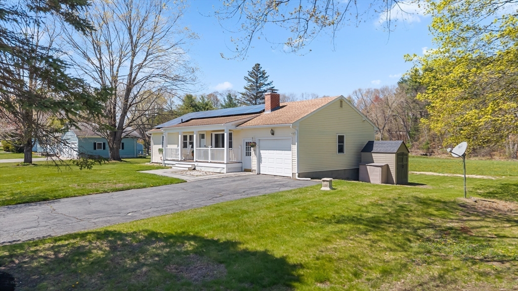 256 Bolton Road Lancaster, MA 01523 - Photo 4 of 39