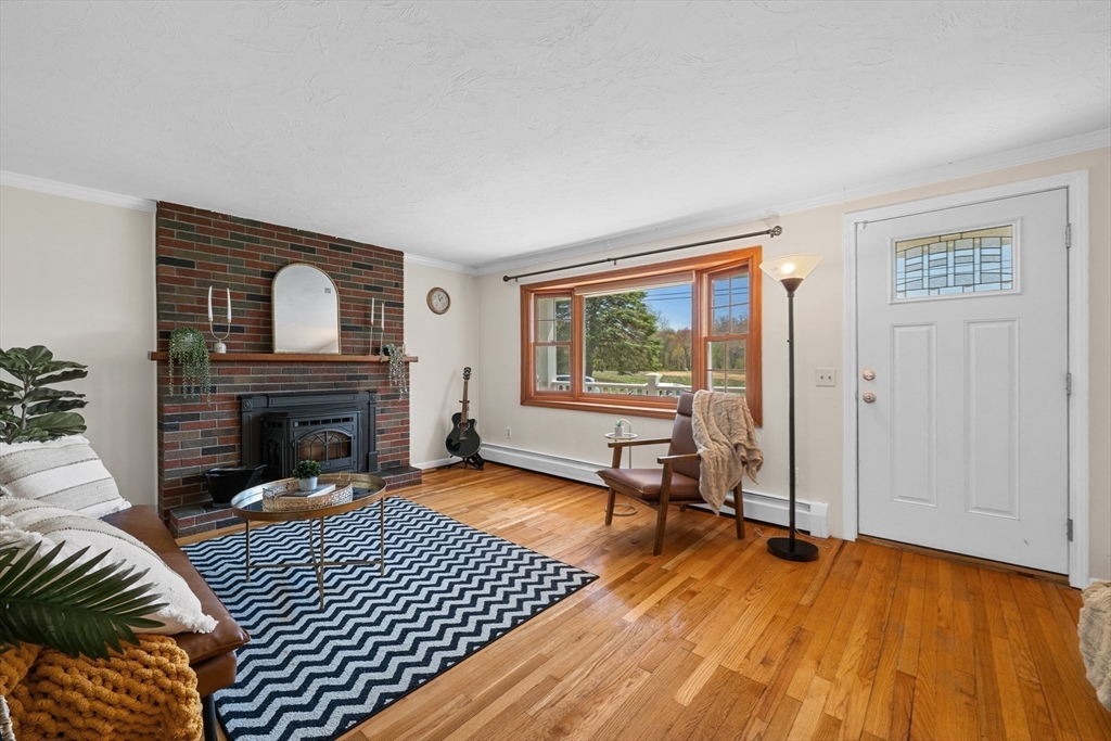 256 Bolton Road Lancaster, MA 01523 - Photo 5 of 39
