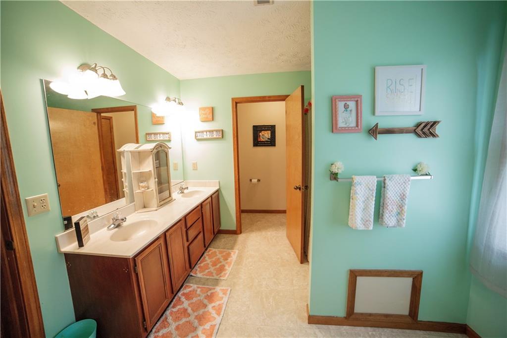 2453 Knobs End Court Springfield, OH 45502 - Photo 32 of 41