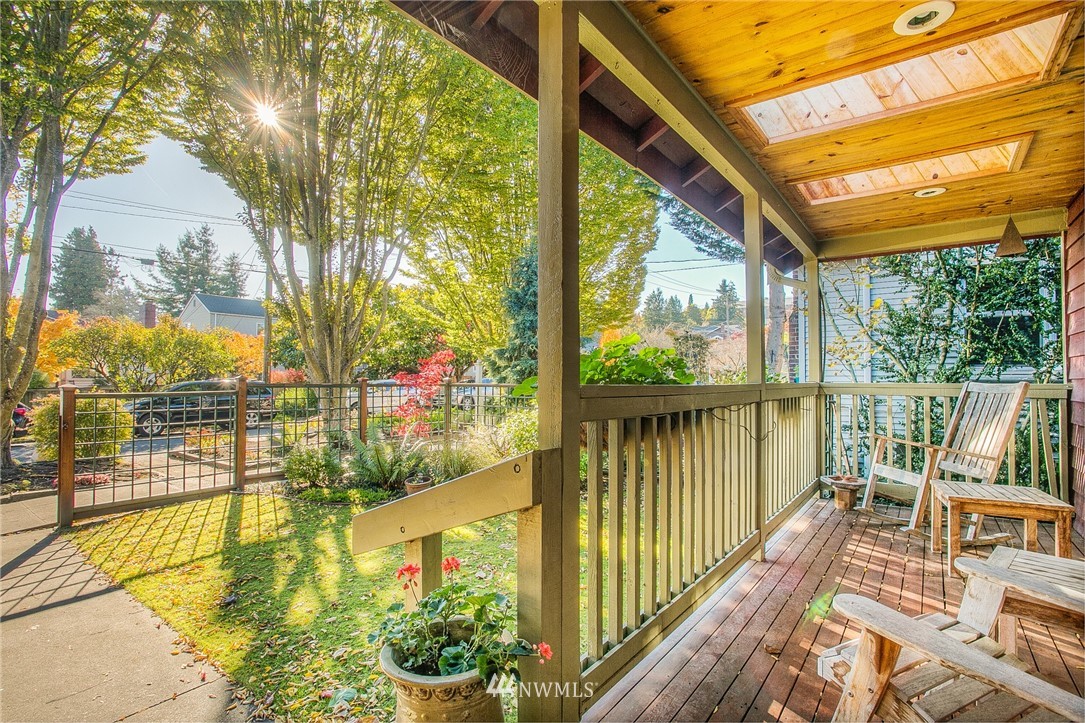 718 North 67th Street Seattle, WA 98103 - Photo 2 of 32