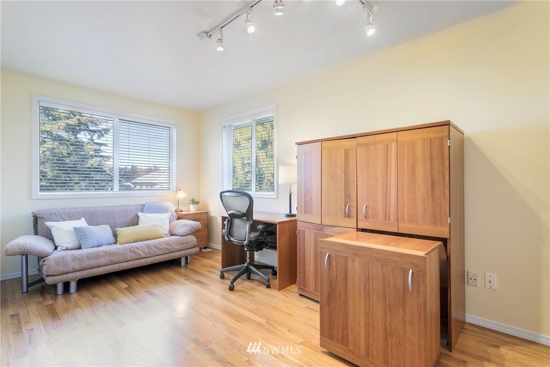 718 North 67th Street Seattle, WA 98103 - Photo 17 of 32