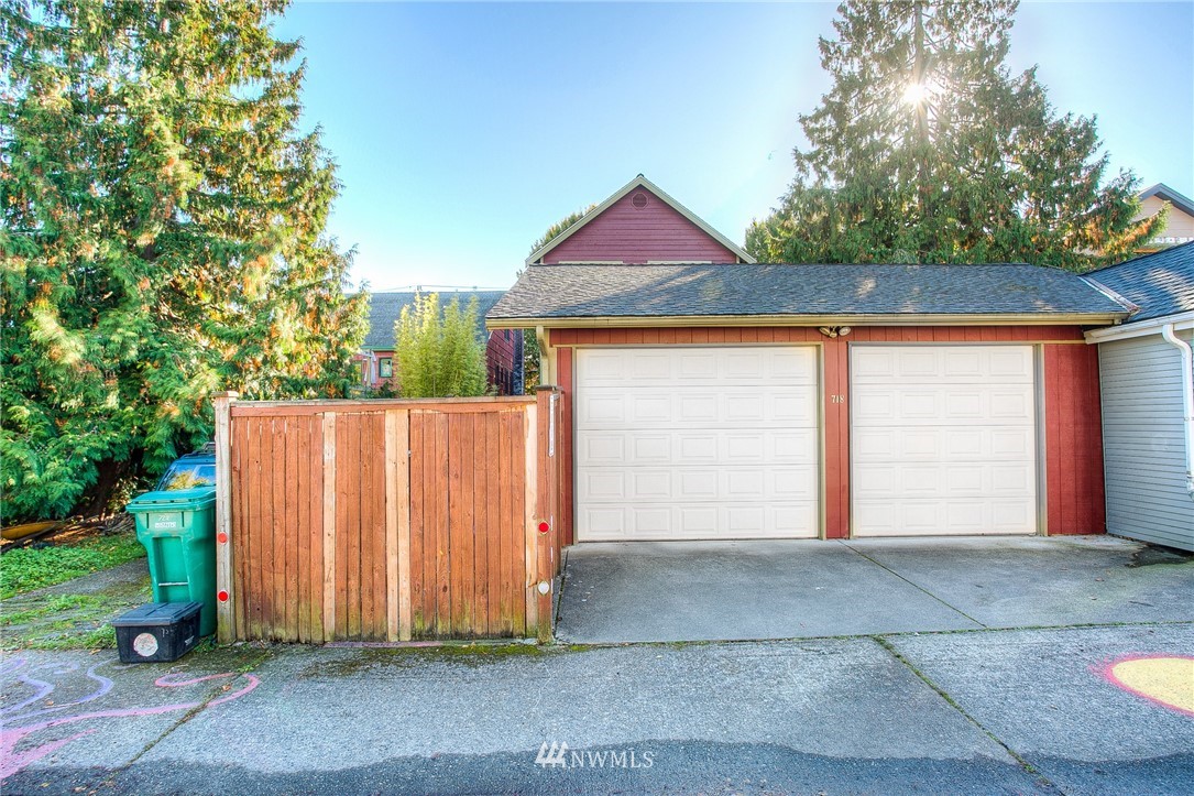 718 North 67th Street Seattle, WA 98103 - Photo 23 of 32
