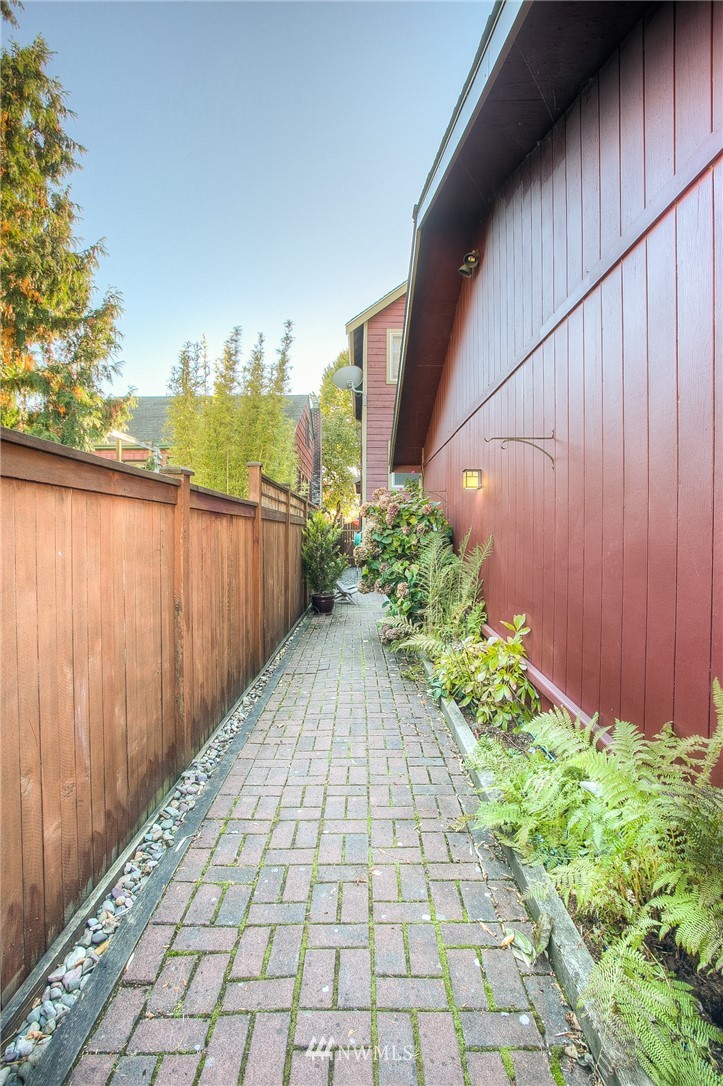 718 North 67th Street Seattle, WA 98103 - Photo 25 of 32