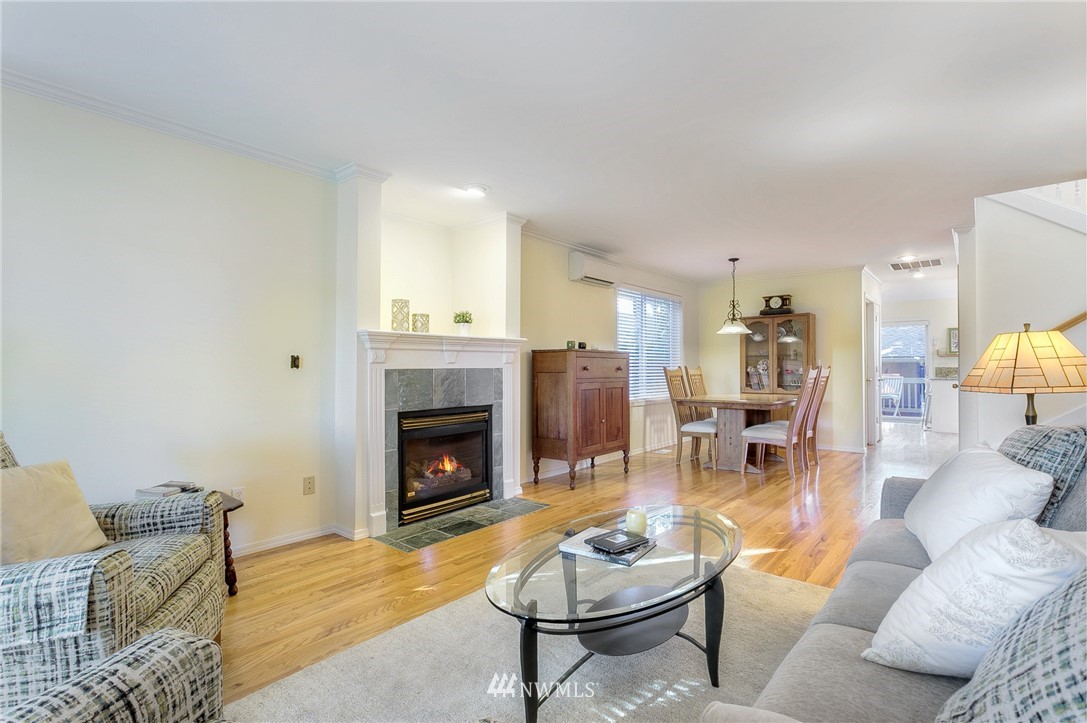 718 North 67th Street Seattle, WA 98103 - Photo 4 of 32