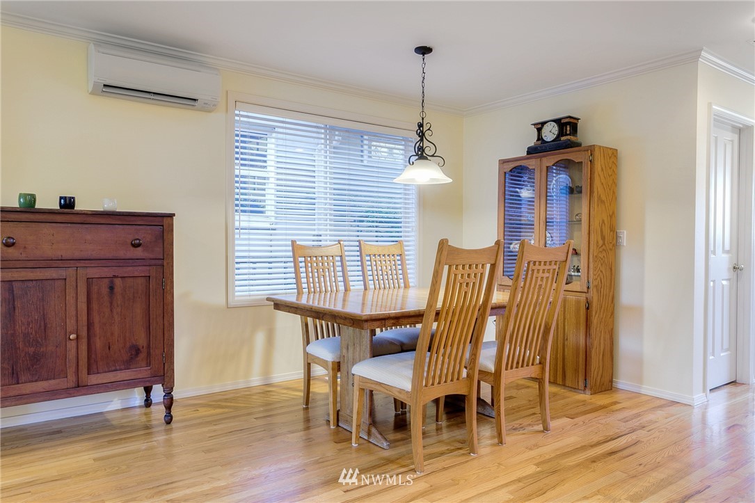 718 North 67th Street Seattle, WA 98103 - Photo 5 of 32