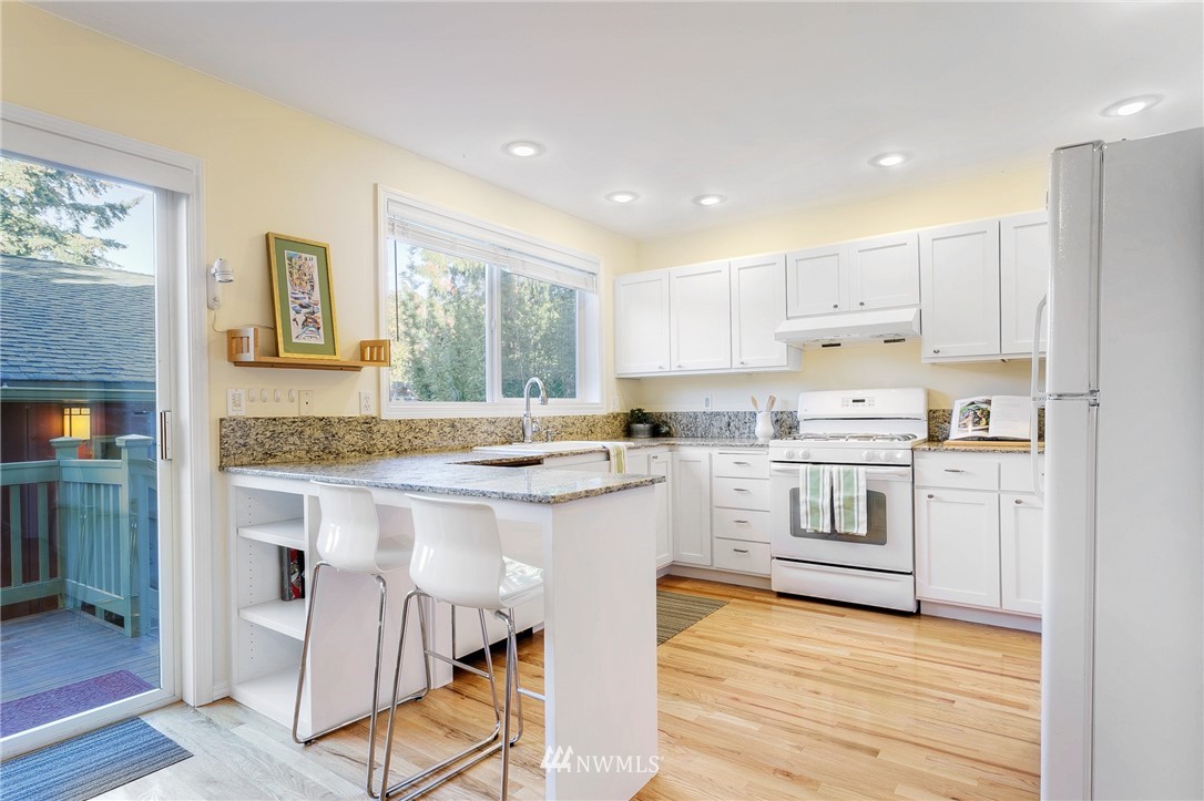 718 North 67th Street Seattle, WA 98103 - Photo 7 of 32