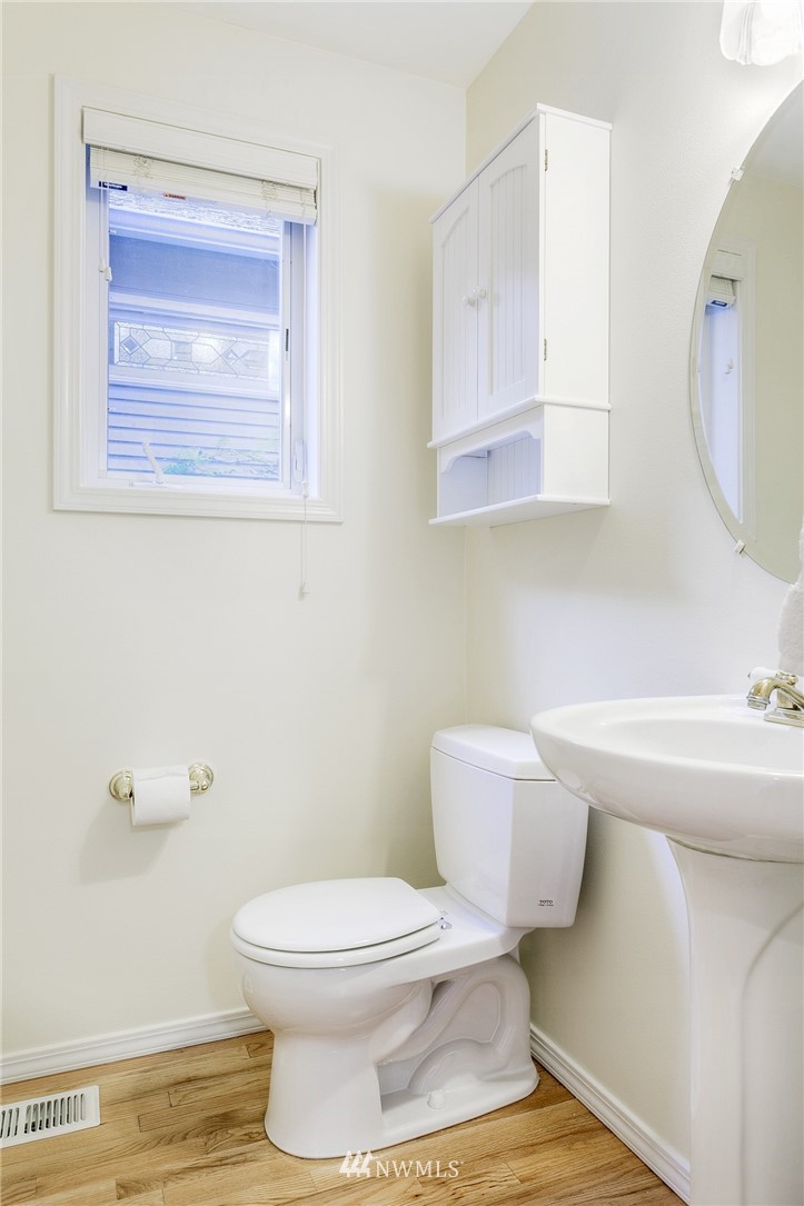 718 North 67th Street Seattle, WA 98103 - Photo 10 of 32