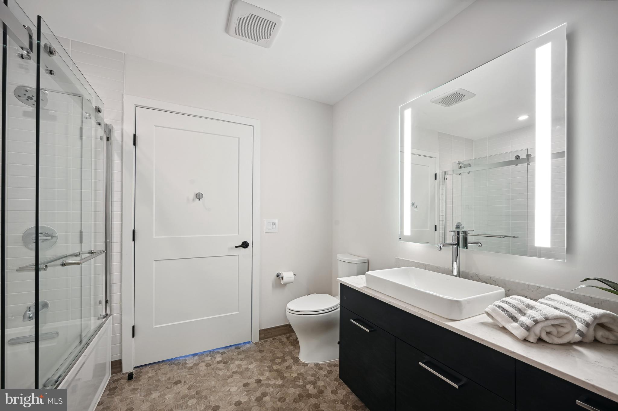 70 N Street Southeast, Unit 813 Washington, DC 20003 - Photo 13 of 30 Second Full Bathroom