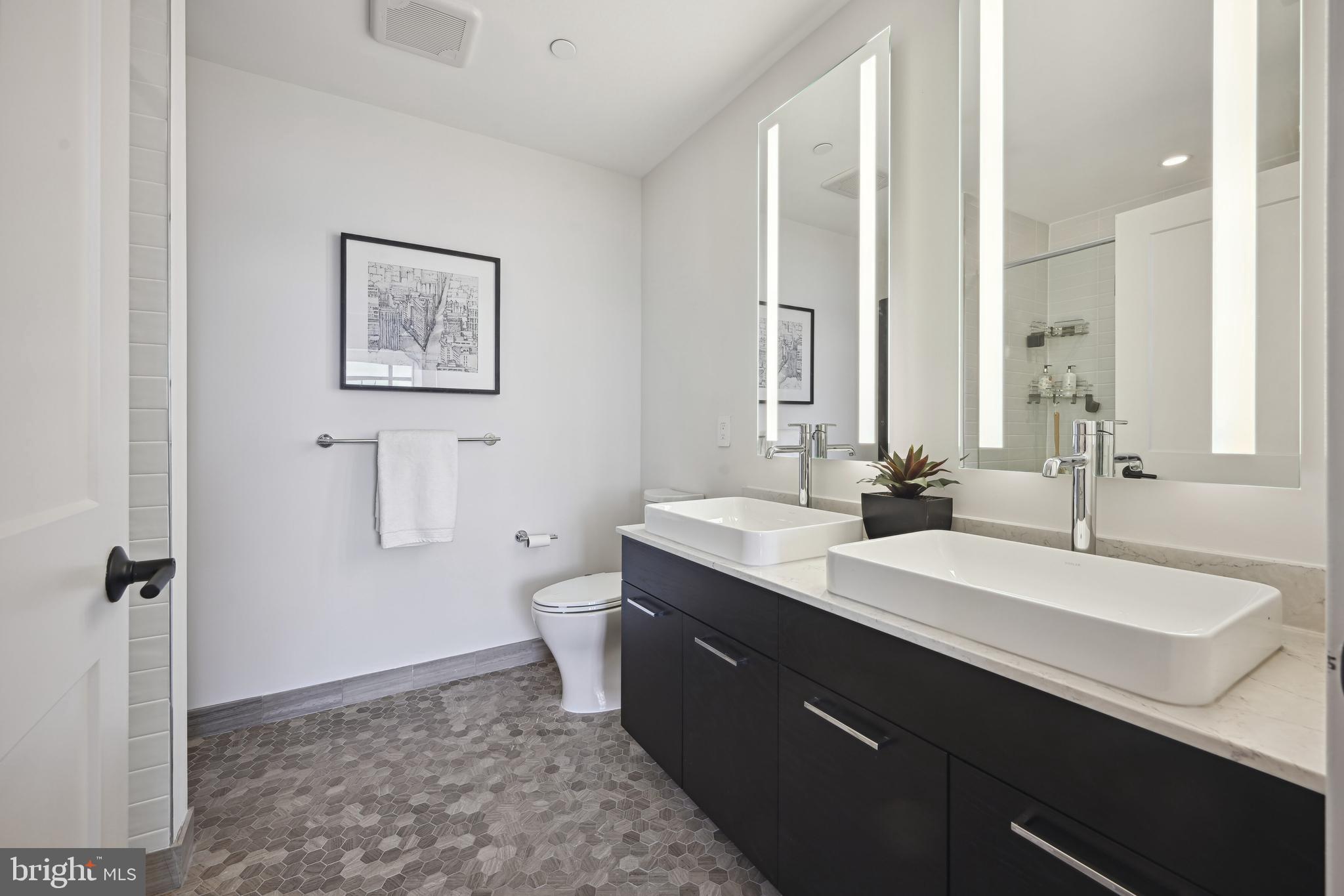 70 N Street Southeast, Unit 813 Washington, DC 20003 - Photo 10 of 30 Primary Bathroom