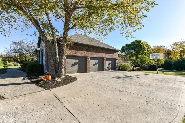 $949,000 | 1055 Bear Cub Drive, Cicero, IN 46034