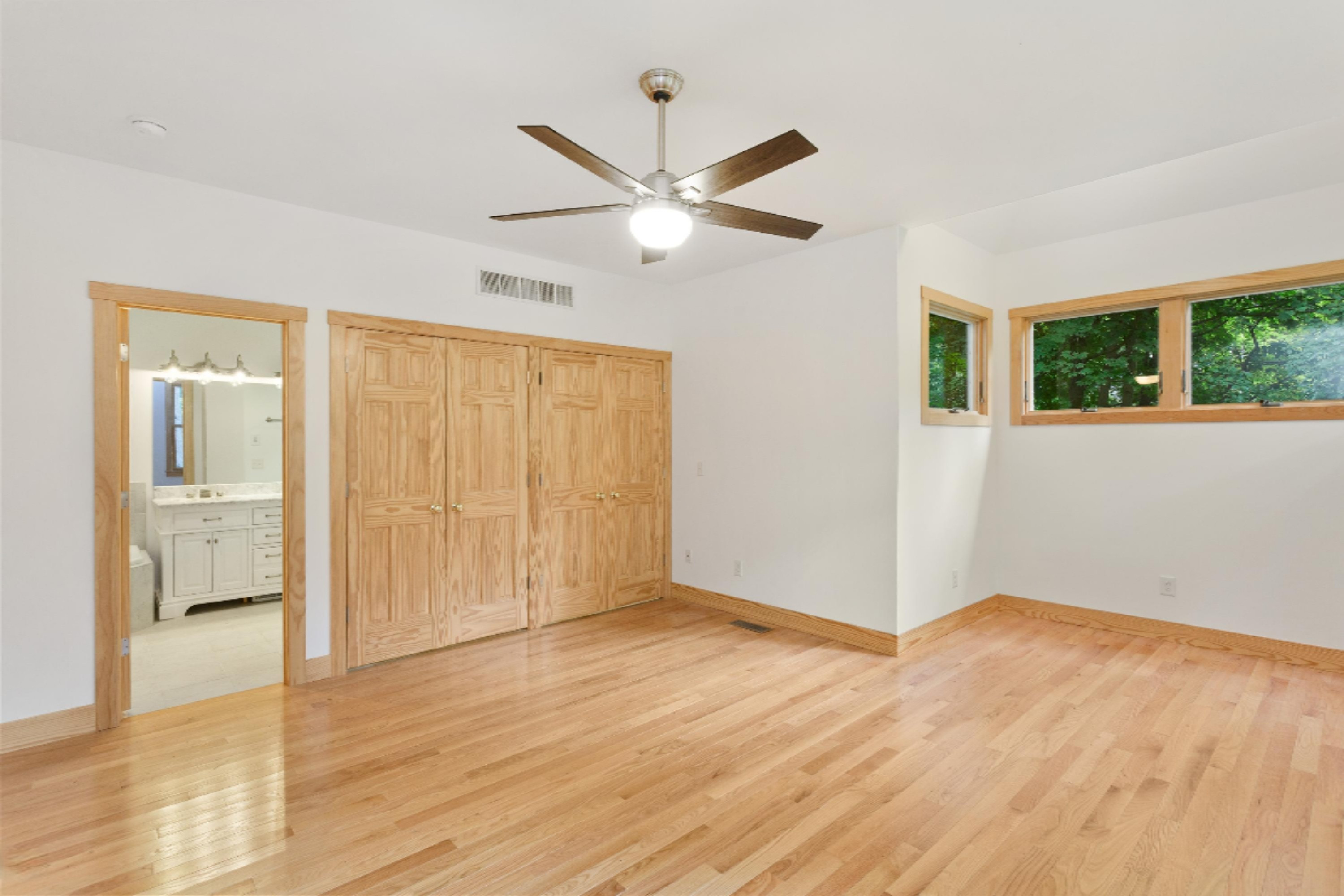 15880 B Lakeshore Road Union Pier, MI 49129 - Photo 12 of 32 16_15880BLakeshoreRoad_178_MasterBedroom
