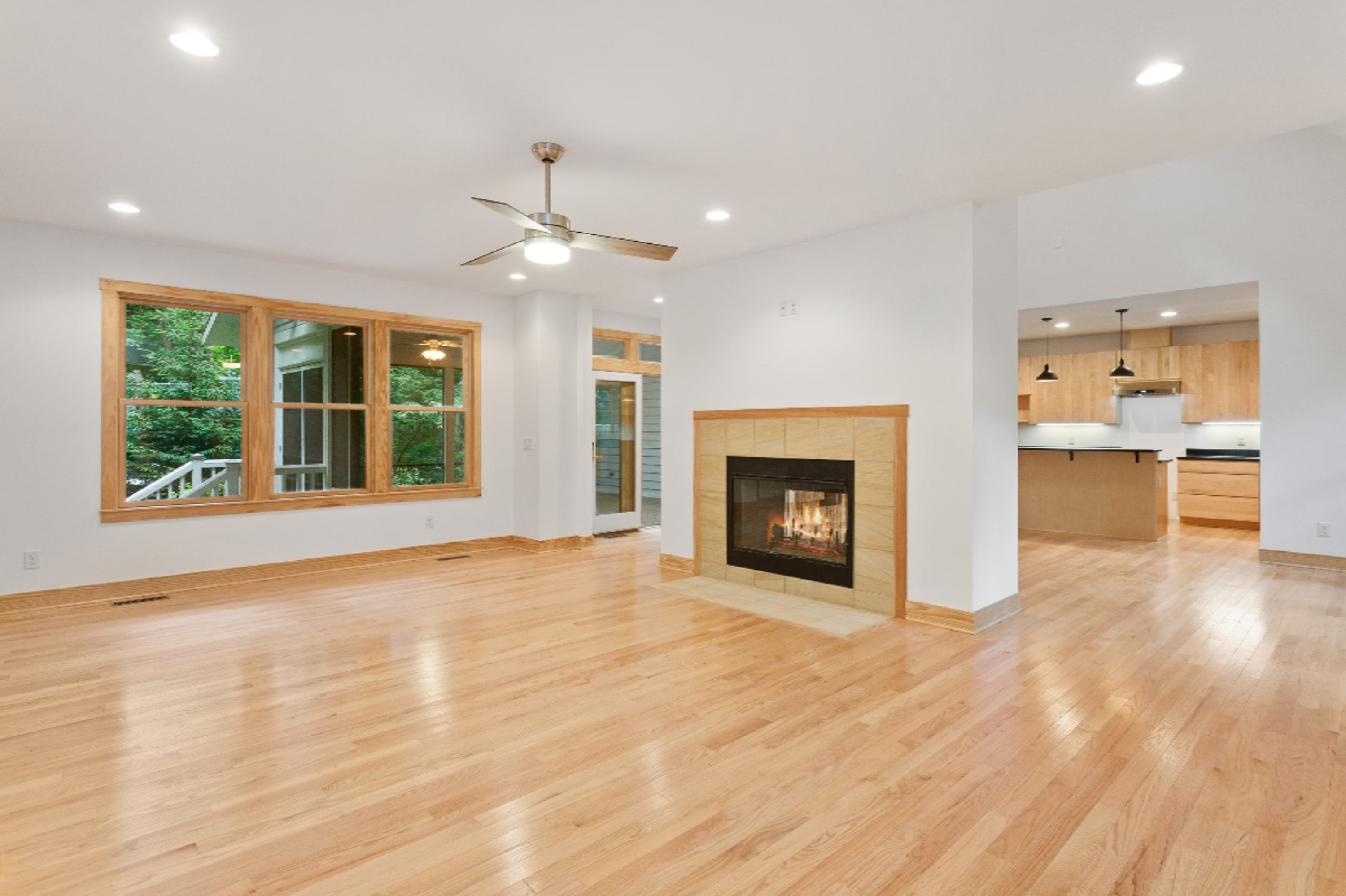 15880 B Lakeshore Road Union Pier, MI 49129 - Photo 27 of 32 03_15880BLakeshoreRoad_165_LivingRoom_Hi