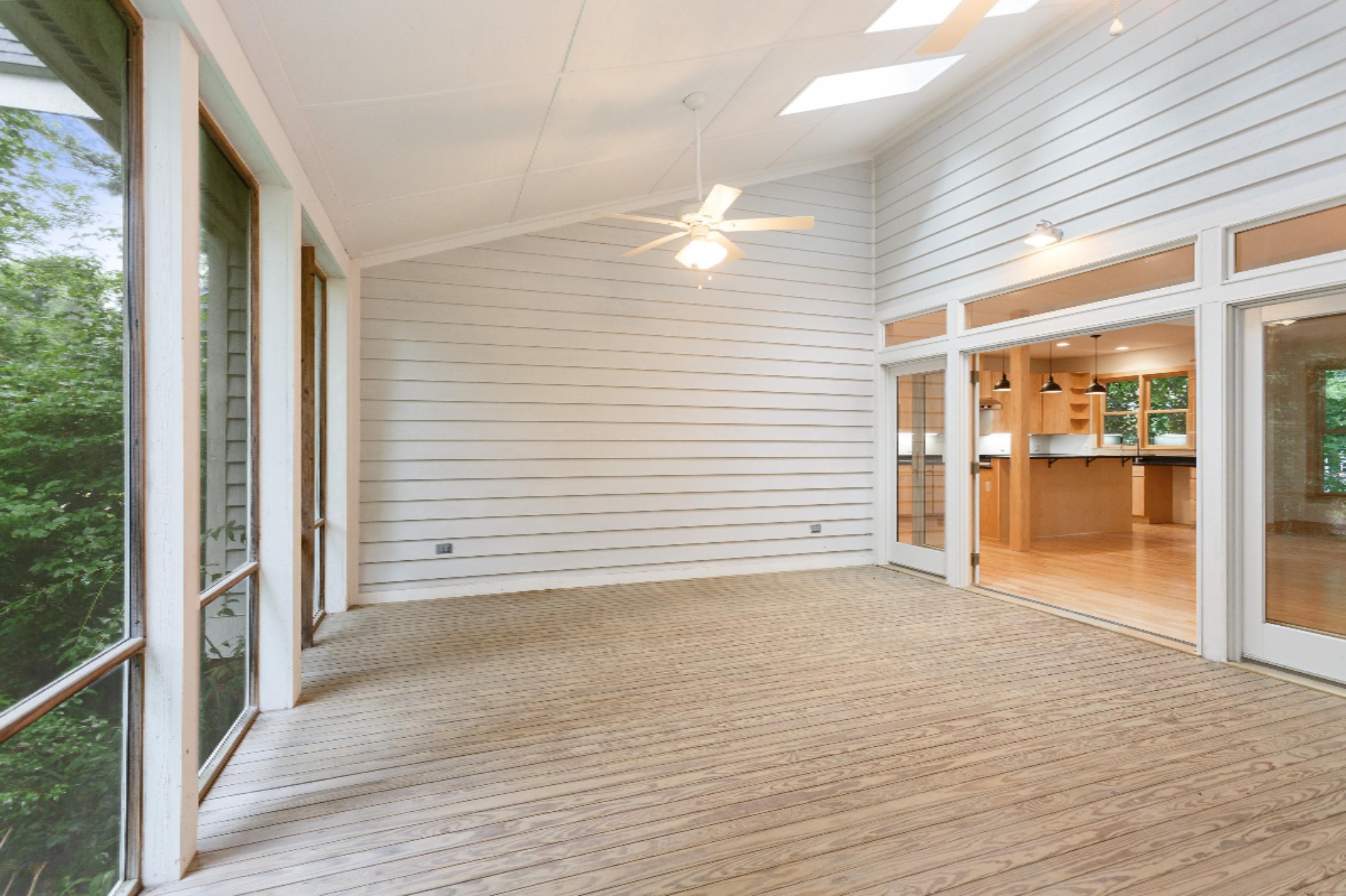 15880 B Lakeshore Road Union Pier, MI 49129 - Photo 5 of 32 13_15880BLakeshoreRoad_97001_Sunroom_HiR